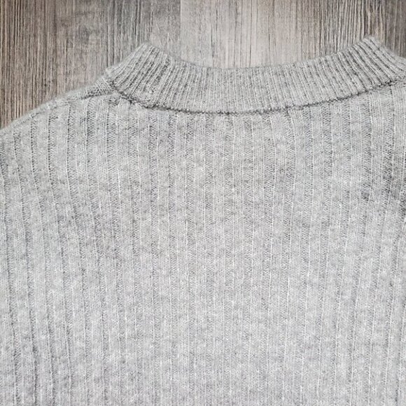 Sweater - Picture 5 of 5